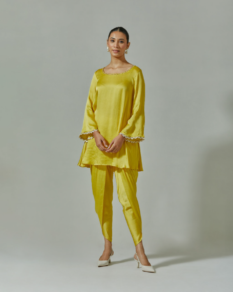 Buy Women Mustard Yellow Bandhani Print Muslin Kurta With Pants And Dupatta  (Set Of 3) - Feed-Kurta-Sets - Indya